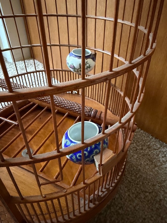 Vintage Hand-Carved Chinese Bamboo Birdcage with Porcelain Feeders (Mid-to-Late 20th Century) - 4