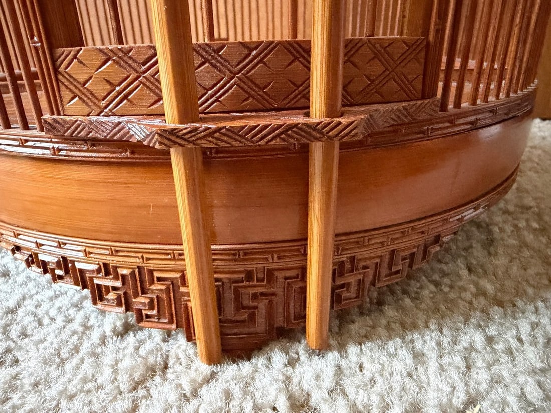 Vintage Hand-Carved Chinese Bamboo Birdcage with Porcelain Feeders (Mid-to-Late 20th Century) - 6