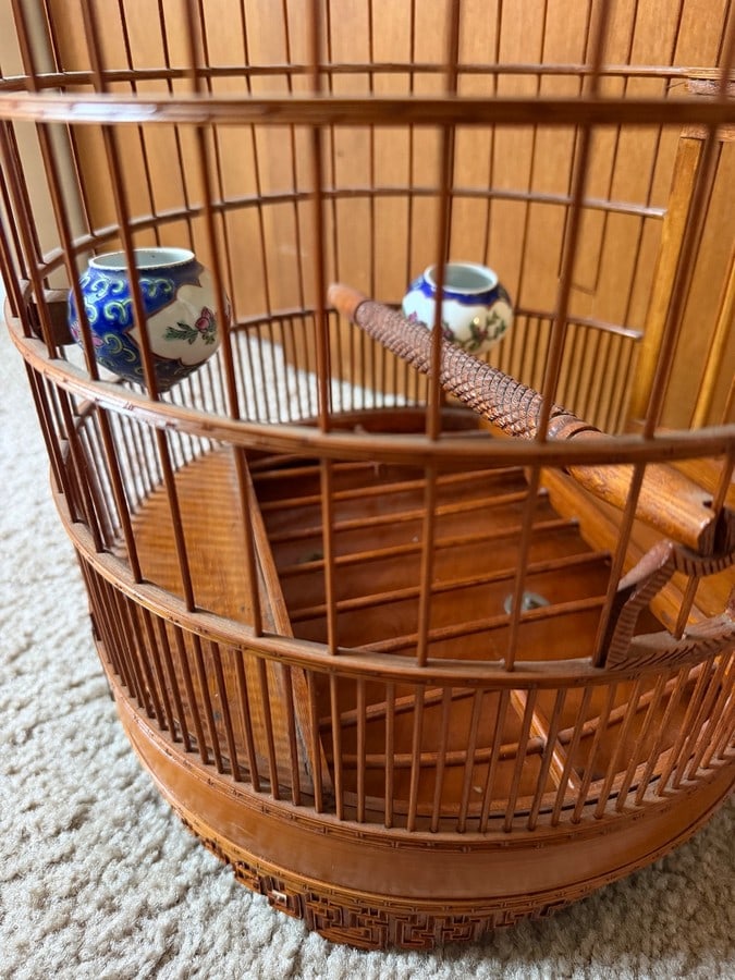 Vintage Hand-Carved Chinese Bamboo Birdcage with Porcelain Feeders (Mid-to-Late 20th Century) - 9
