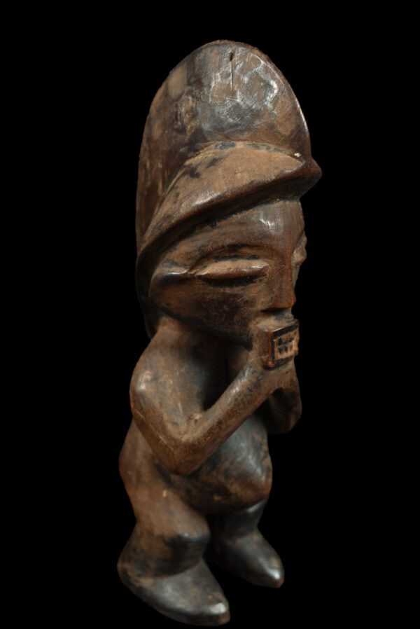 Figure - Wood - Hungana - Congo DRC: Statuettes and statues are rarely encountered in African Hungaan (or Hungana) art. It would seem that some were used by soothsayers and placed in the huts for a protective purpose while the largest