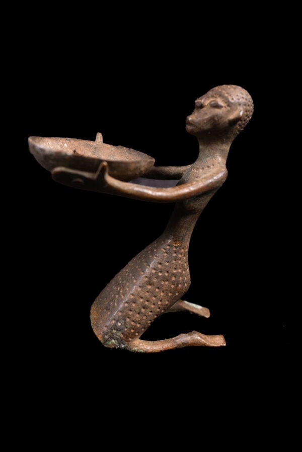 Figure - Bronze - Fon - Benin: Beautiful bronze / iron figure from the Fon people of Benin. Provenance: Manfred Schäfer, former gallery owner from Ulm, Germany. Object: Bronze figure Ethnic group: Fon Country: Benin Material: