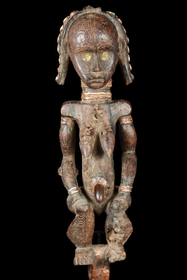 Byeri Figure - Wood - Fang - Gabon: Powerfull wooden Fang Byeri figure form Gabon. Fang Byeri figures are usually characterized as a seated male figure. Large figure, total height: 84 cm! He has bent legs and an elongated torso, The Fan