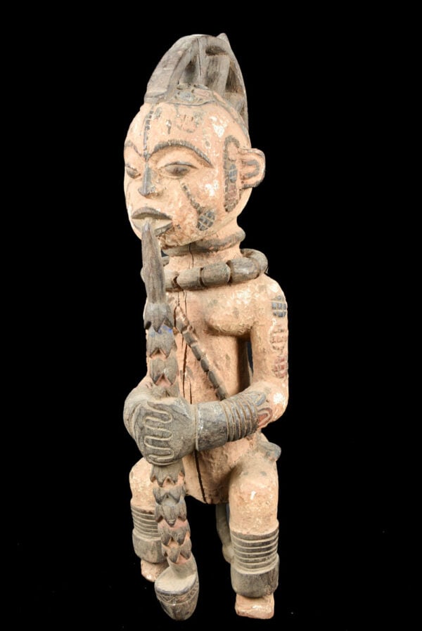 Shrine Figure – Wood – Idoma – Nigeria: Large standing shrine figure from the Idoma people of NIGERIA. The wooden figure has a powerfull expression. Beautiful covered in white phembe. Condition good with traces of tribal use. Total height: