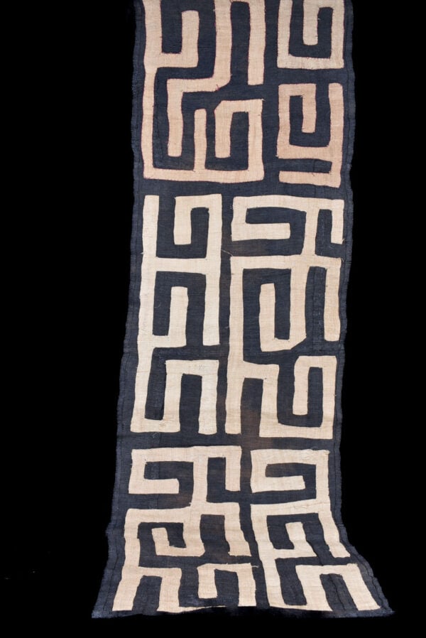 Textile - Cloth - Shoowa-Kuba - DR Congo 270 cm: Kuba skirts, Tcaka, long are cloths made from raffia, from 8 – 25 feet long, from the Ngeende, Bushoong and Ngongo peoples. They incorporate appliqued “patches”, embroidered shapes a