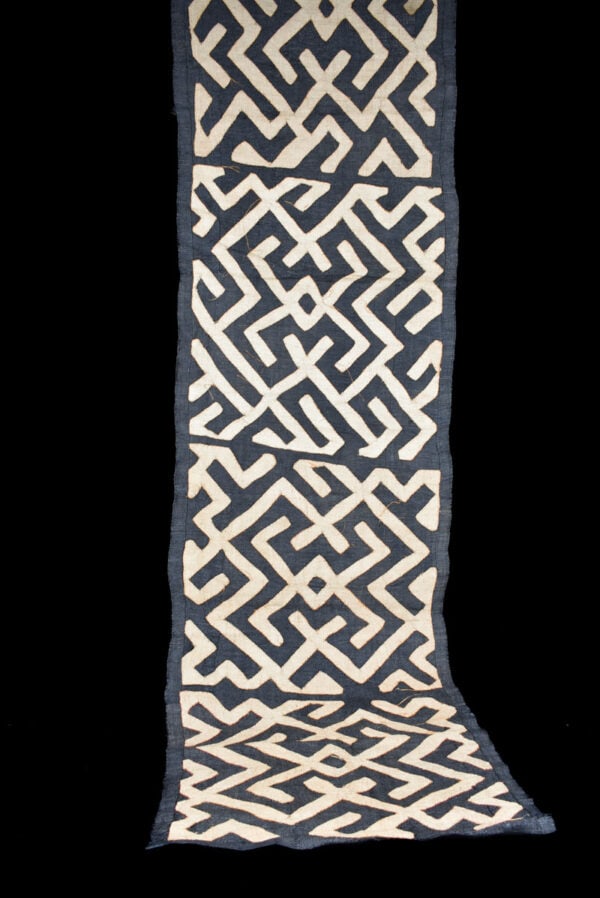 Textile - Cloth - Shoowa-Kuba - DR Congo 280 cm: Kuba skirts, Tcaka, long are cloths made from raffia, from 8 – 25 feet long, from the Ngeende, Bushoong and Ngongo peoples. They incorporate appliqued “patches”, embroidered shapes a