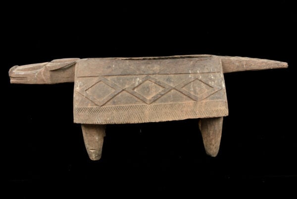 Zoömorphic Slit Drum - Wood - Lobala / Loi - DR Congo - 2