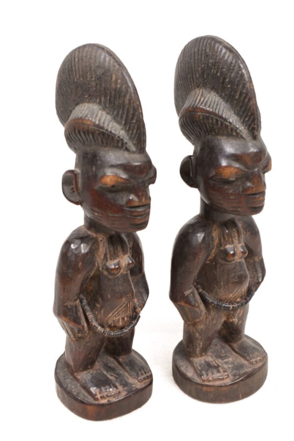 Ibeji Twin Figures - Wood, Beads - Ogbomosho - Yoruba - Nigeria: Great woodenIbeji twin figures of the YORUBA tribe of Nigeria. Ogbo Mosho Region. Warm expression with a beautiful aged patina, in good condition. Provenance: former private collection from Germany.