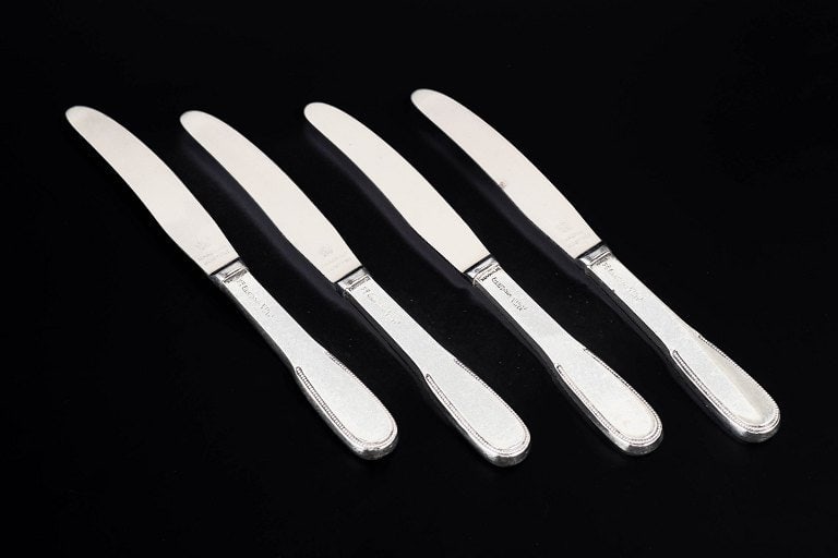 Evald Nielsen, Denmark. Set of four lunch knives in sterling silver and stainless steel. Approx.: Title:Evald Nielsen, Denmark. Set of four lunch knives in sterling silver and stainless steel. Approx. 1930s. Description:Evald Nielsen lunch knives, set of four. Model number 14. Elegant lunch