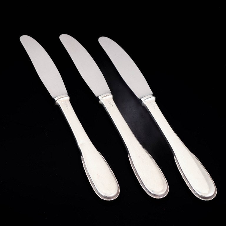 Evald Nielsen, Denmark. Set of three dinner knives in sterling silver and stainless steel. Approx.: Title:Evald Nielsen, Denmark. Set of three dinner knives in sterling silver and stainless steel. Approx. 1930s. Description:Evald Nielsen, set of three dinner knives. Model number 14. Elegant dinner