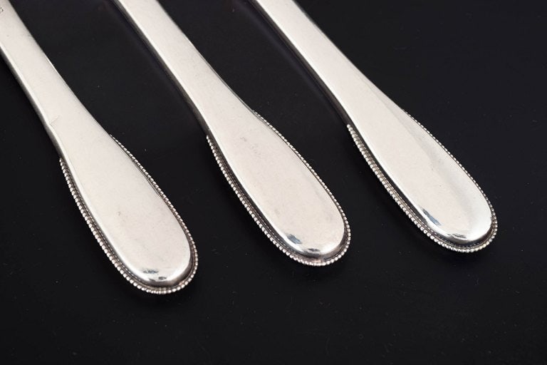 Evald Nielsen, Denmark. Set of three dinner knives in sterling silver and stainless steel. Approx. - 3