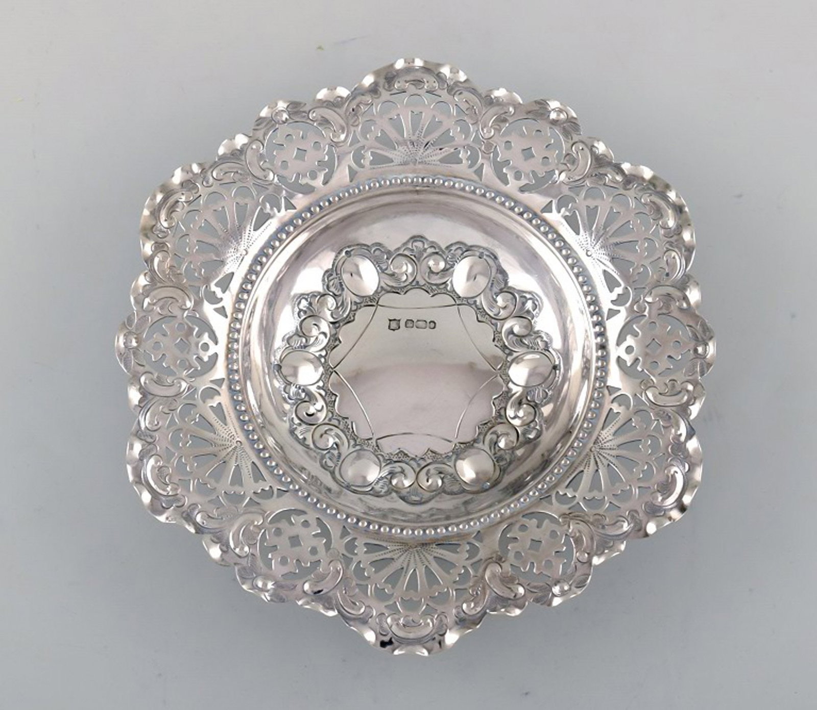Charles Boyton & Son, London. Pierced ornamental bowl in silver. 1910's. (1 of 6)