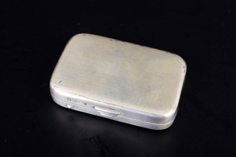 Denmark. Rectangular silver snuff box with Danish three tower hallmarks. Approx. 1930s. - 2