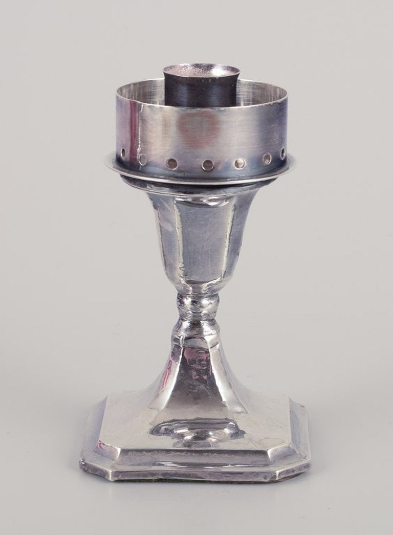 A.J. Pepper & Co. Ltd., United Kingdom. Pair of 'Hurricanes' candlesticks in silver and violet - 4
