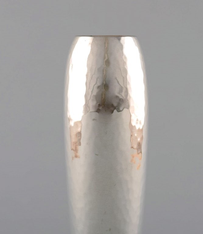 Georg Jensen art deco vase in hammered sterling silver. Designed by Harald Nielsen. - 4