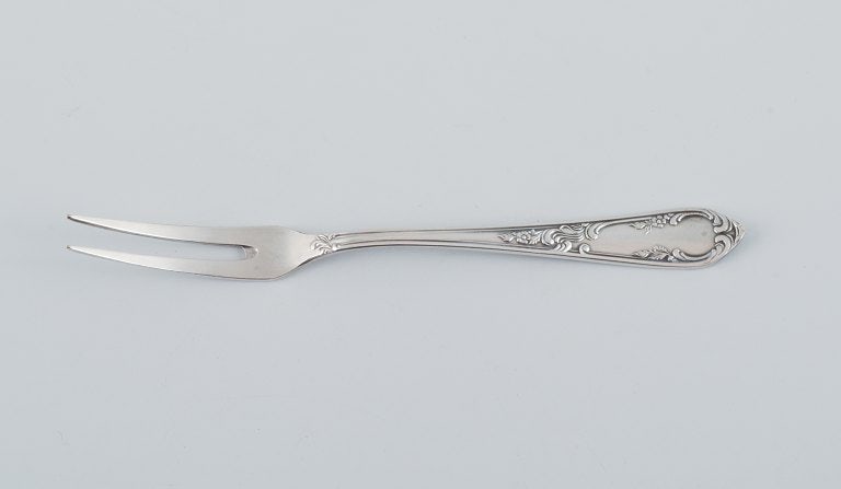 A collection of 9 pieces of various plated silver. Among other things, cake spatulas, food pushers, - 7