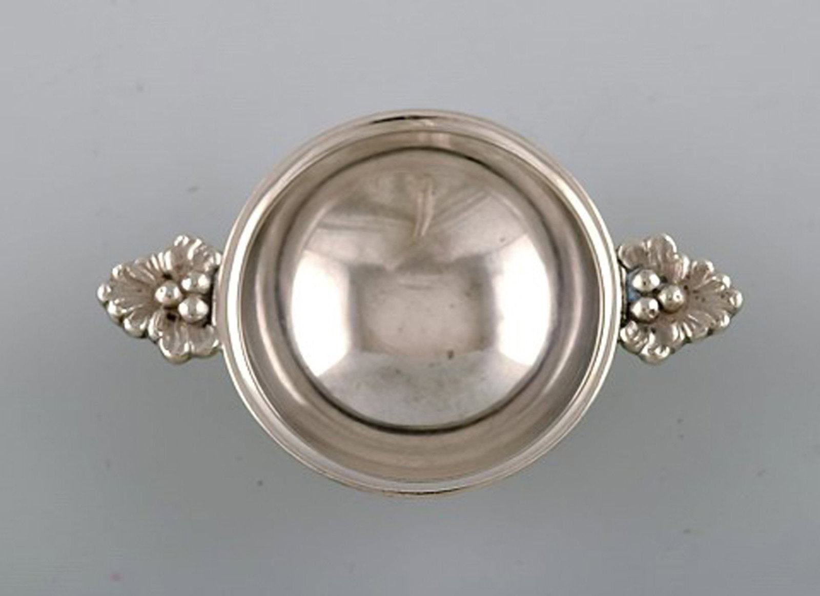 Frantz Hingelberg. 4 salt cellars with accompanying spoon in sterling silver. Model number 1089 D. - 5