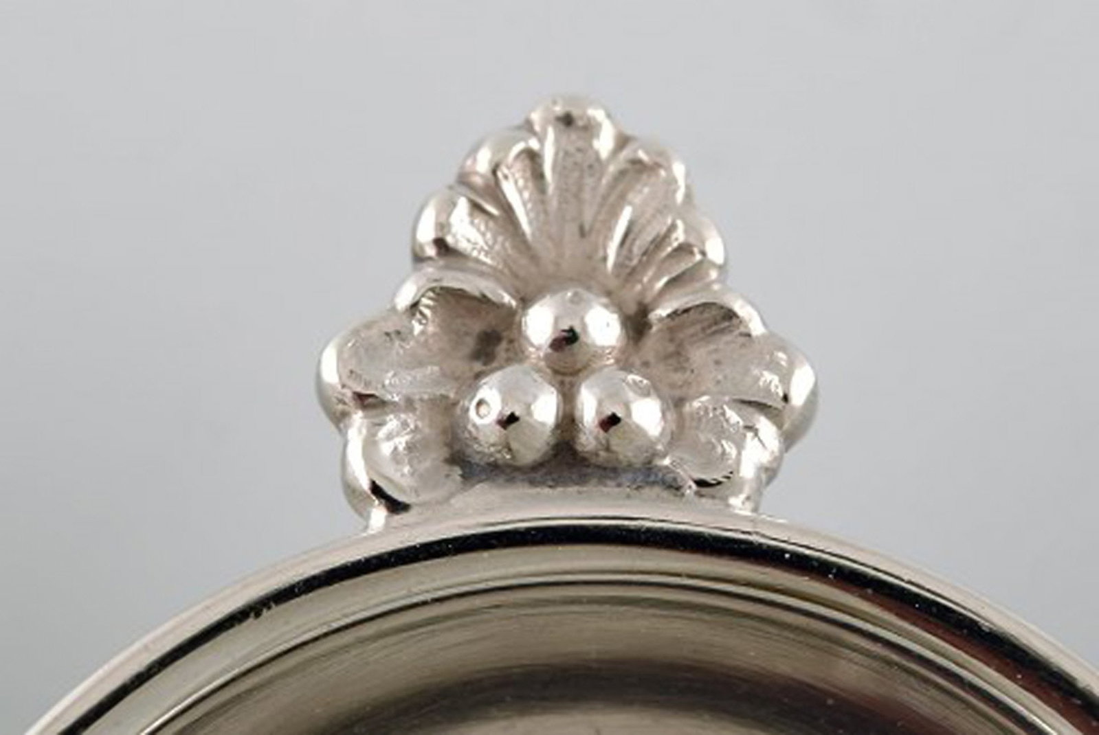 Frantz Hingelberg. 4 salt cellars with accompanying spoon in sterling silver. Model number 1089 D. - 6