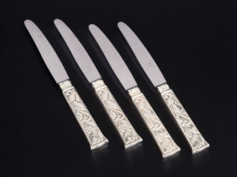 Evald Nielsen, Denmark. Set of four fruit knives in sterling silver and stainless steel. Approx.: Title:Evald Nielsen, Denmark. Set of four fruit knives in sterling silver and stainless steel. Approx. 1930s. Description:Evald Nielsen, set of four fruit knives. Elegant fruit knives in sterling