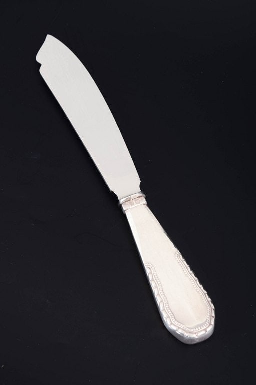 Georg Jensen, Denmark. Rare cake knife in stainless steel and 830 silver with handle. Dated 1930.: Title:Georg Jensen, Denmark. Rare cake knife in stainless steel and 830 silver with handle. Dated 1930. Description:Georg Jensen, rare cake knife Viking. Rare cake knife in stainless steel and 830 sil