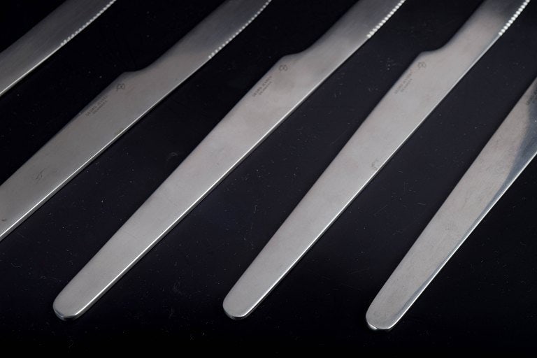 Arne Jacobsen for Georg Jensen, Denmark. Set of five dinner knives in stainless steel. Approx. - 3