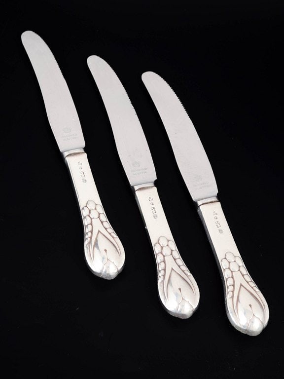 Evald Nielsen, Denmark. Set of three lunch knives in sterling silver and stainless steel. Approx.: Title:Evald Nielsen, Denmark. Set of three lunch knives in sterling silver and stainless steel. Approx. 1920s. Description:Evald Nielsen, set of three lunch knives. Model number 3. Elegant lunch