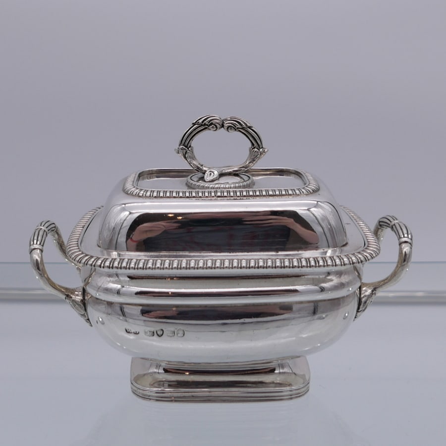 Early 19th Century Antique George IV Sterling Silver Pair Sauce Tureens London 1827 William Brown - 4
