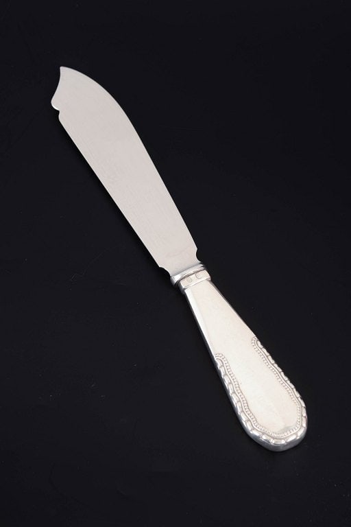 Georg Jensen, Denmark. Rare cake knife in stainless steel and 830 silver with handle. Dated 1924.: Title:Georg Jensen, Denmark. Rare cake knife in stainless steel and 830 silver with handle. Dated 1924. Description:Georg Jensen, rare cake knife Viking. Rare cake knife in stainless steel and 830 sil
