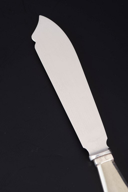 Georg Jensen, Denmark. Rare cake knife in stainless steel and 830 silver with handle. Dated 1924. - 2