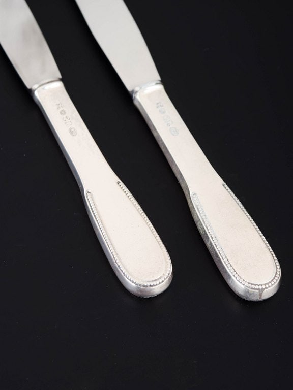 Evald Nielsen, Denmark. Two lunch knives in sterling silver and stainless steel. Approx. 1930s. - 3