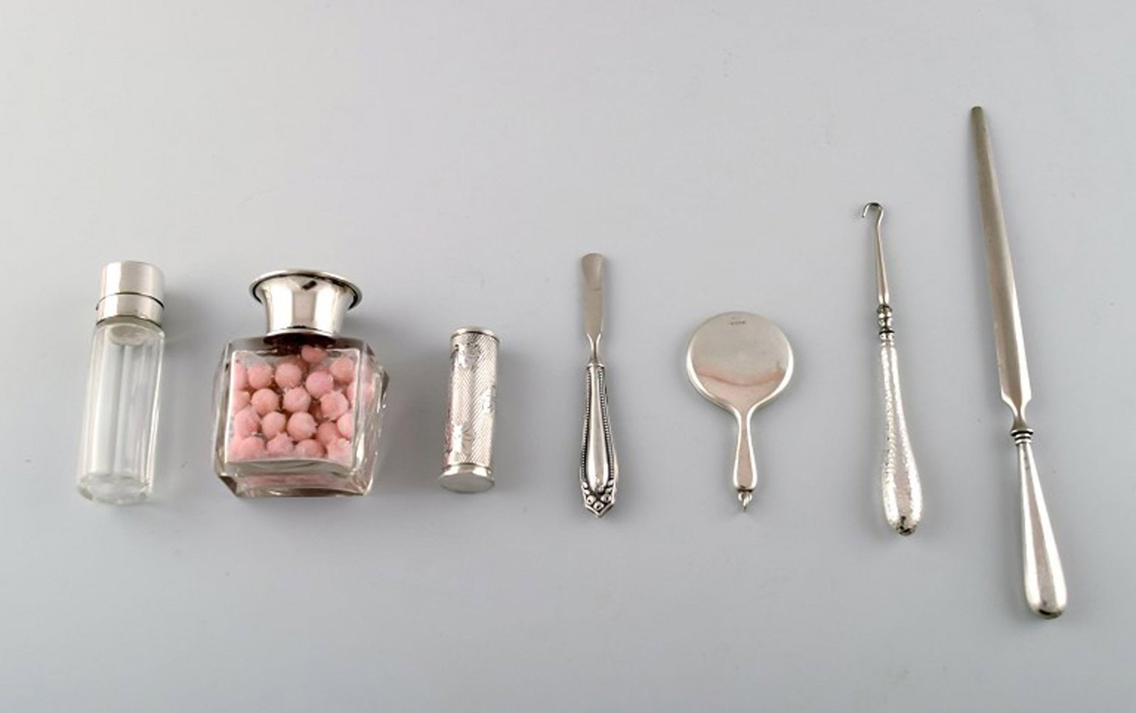 Collection of British silver, objects for necessaire, early 1900's. (1 of 6)