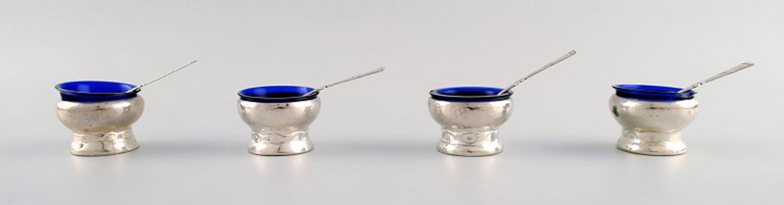 Fernanda Hansen, Copenhagen. Four art nouveau salt cellars with their spoons and glass inserts in (1 of 6)