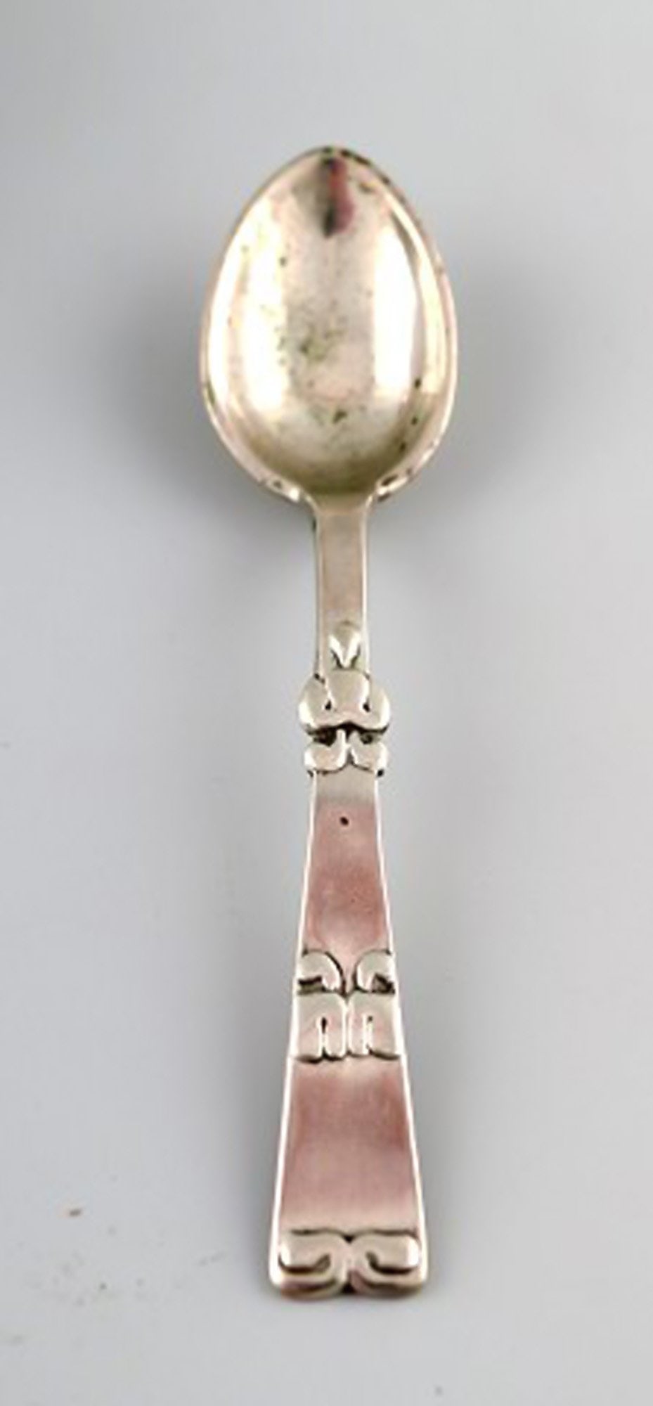 Fernanda Hansen, Copenhagen. Four art nouveau salt cellars with their spoons and glass inserts in - 4