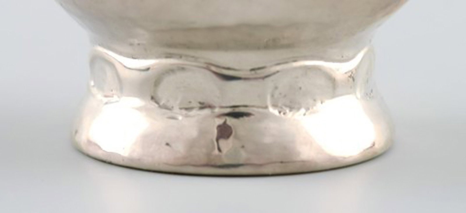 Fernanda Hansen, Copenhagen. Four art nouveau salt cellars with their spoons and glass inserts in - 5
