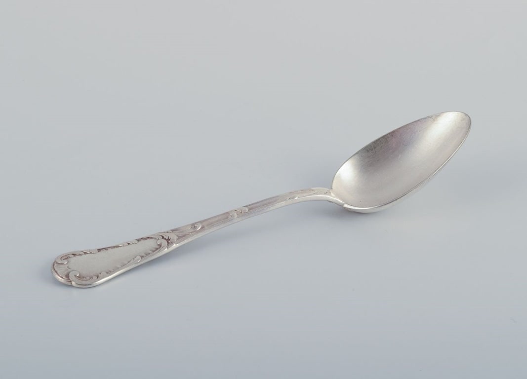 Christofle, France. A set of six dinner spoons in plated silver. Classic design with floral motifs. - 2