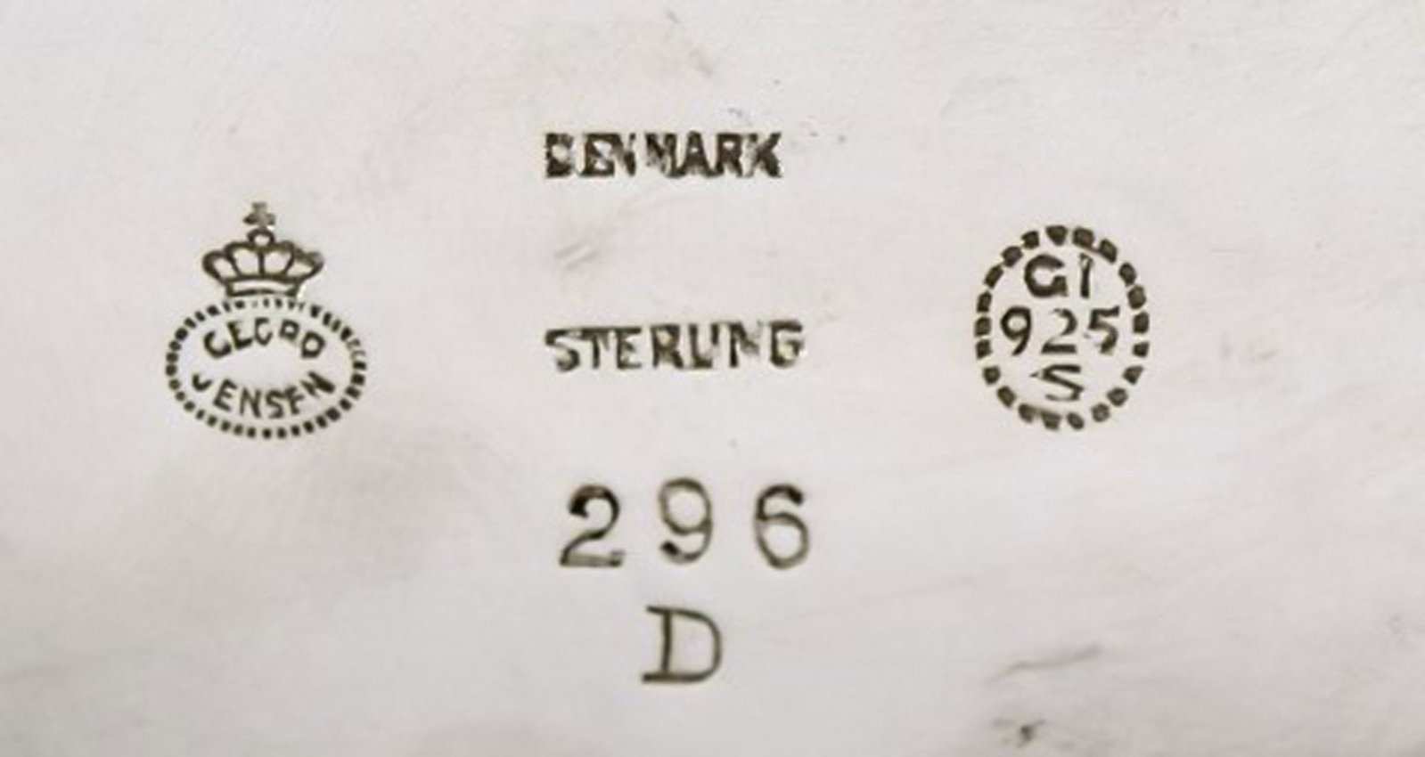 A pair of rare Georg Jensen jardiniere in sterling silver. The bowl is raised on leaves and acorns. - 8