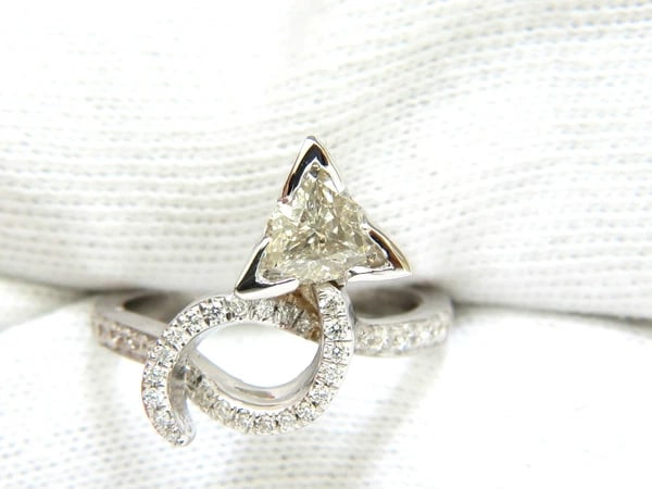 1.56CT TRILLIANT NATURAL DIAMOND CROSSOVER RING MODERN ERA 14KT GOLD - 2