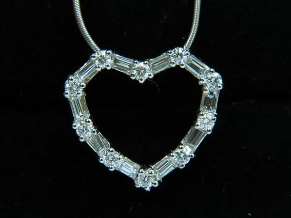 1.10CT DIAMONDS HEART PENDANT 14kt G VS 19'' 20X18MM + - 2