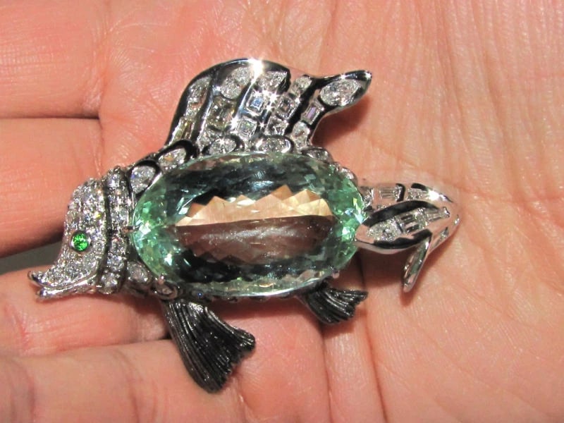 GIA 57.37CT NATURAL GREEN BERYL FISH BROOCH PENDANT 18kt - 8