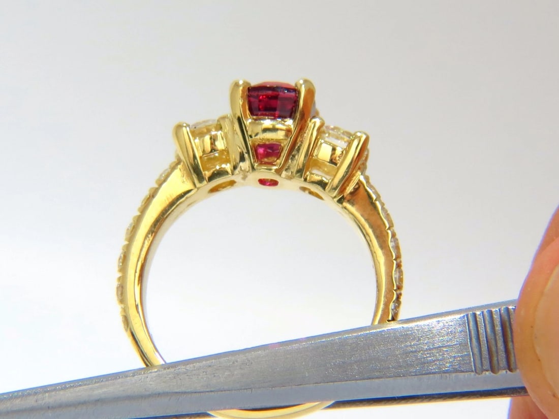 GIA Certified 2.12ct cushion cut vivid red ruby 1.06ct diamonds ring 18kt - 4