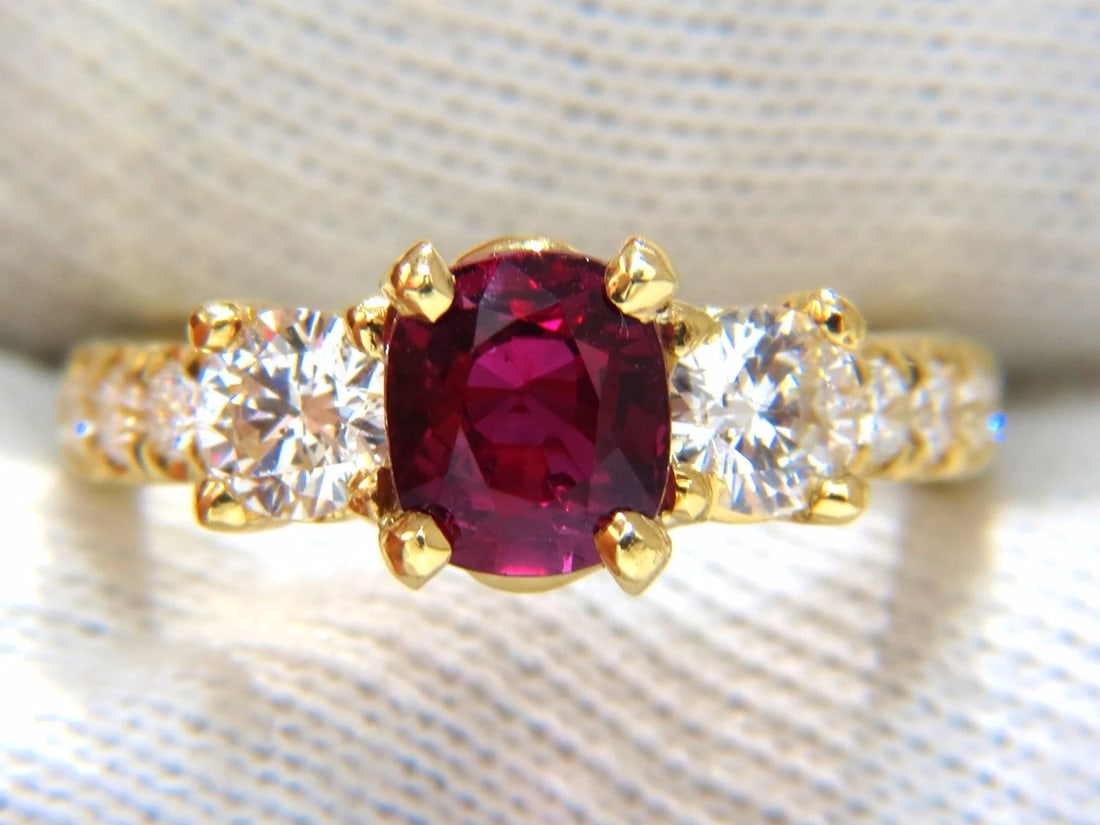 GIA Certified 2.12ct cushion cut vivid red ruby 1.06ct diamonds ring 18kt - 7