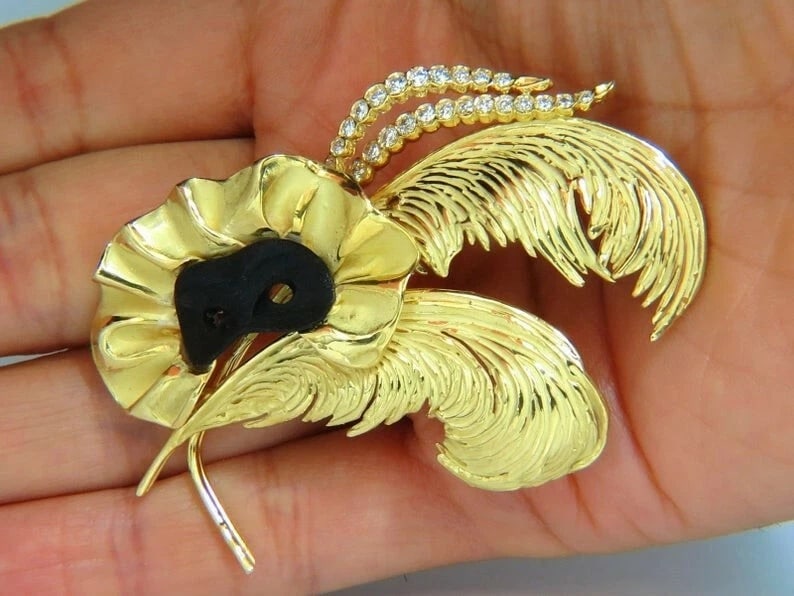 18KT SIGNED 1.00ct. DIAMONDS THEATER EYE MASK FEATHER PEACOCK PIN - 8