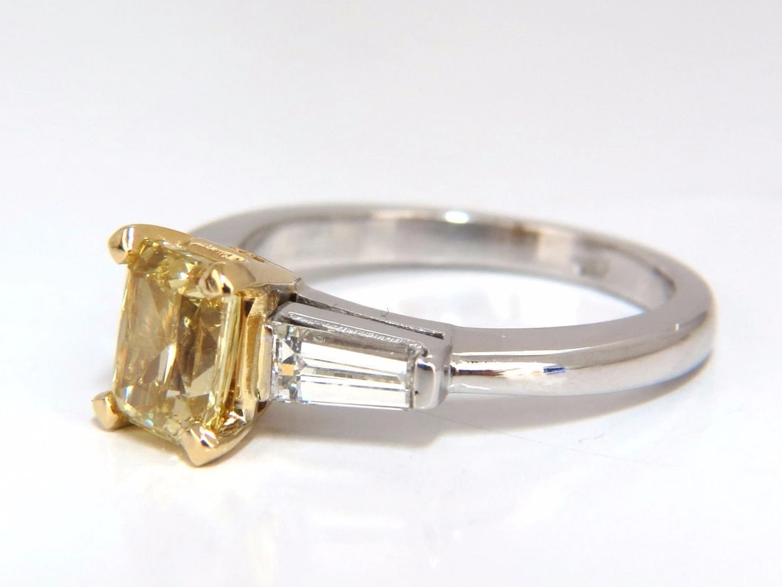 GIA Certified natural 1.37ct. Fancy Yellow Radiant cut diamond ring 14kt - 2