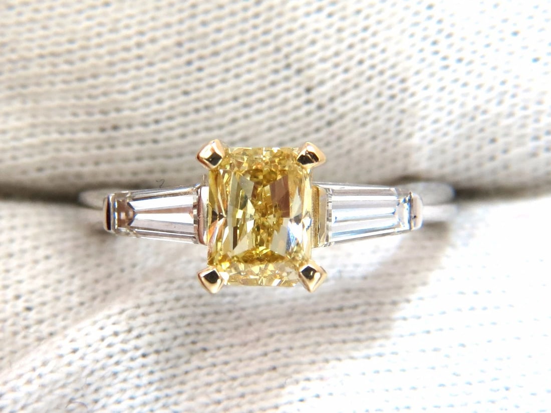 GIA Certified natural 1.37ct. Fancy Yellow Radiant cut diamond ring 14kt - 5