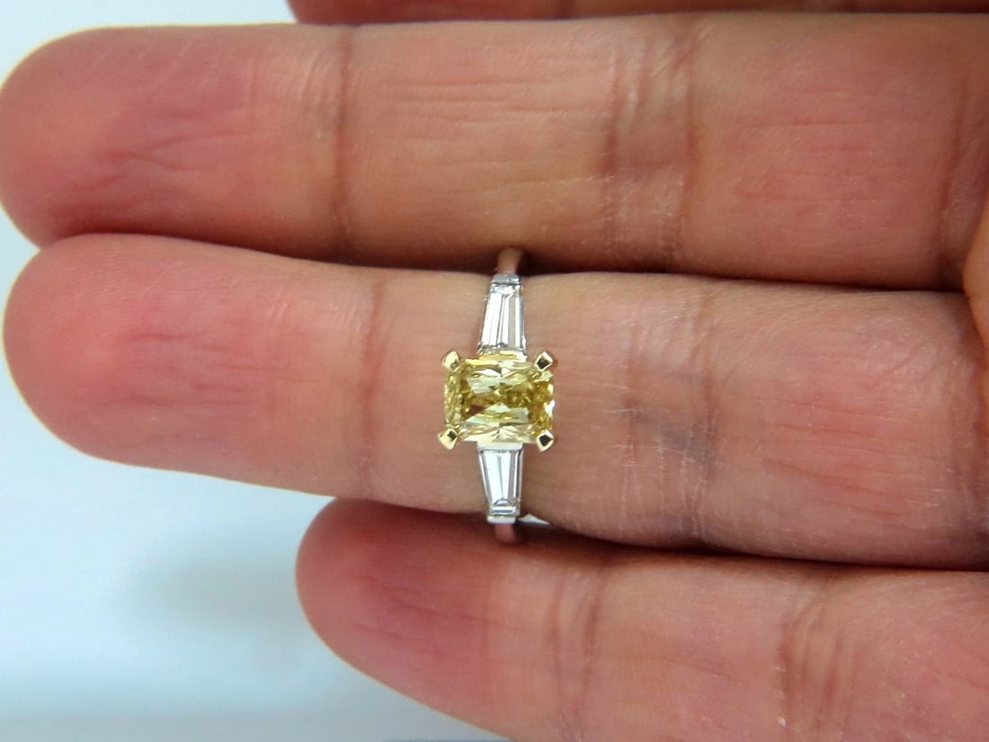 GIA Certified natural 1.37ct. Fancy Yellow Radiant cut diamond ring 14kt - 6