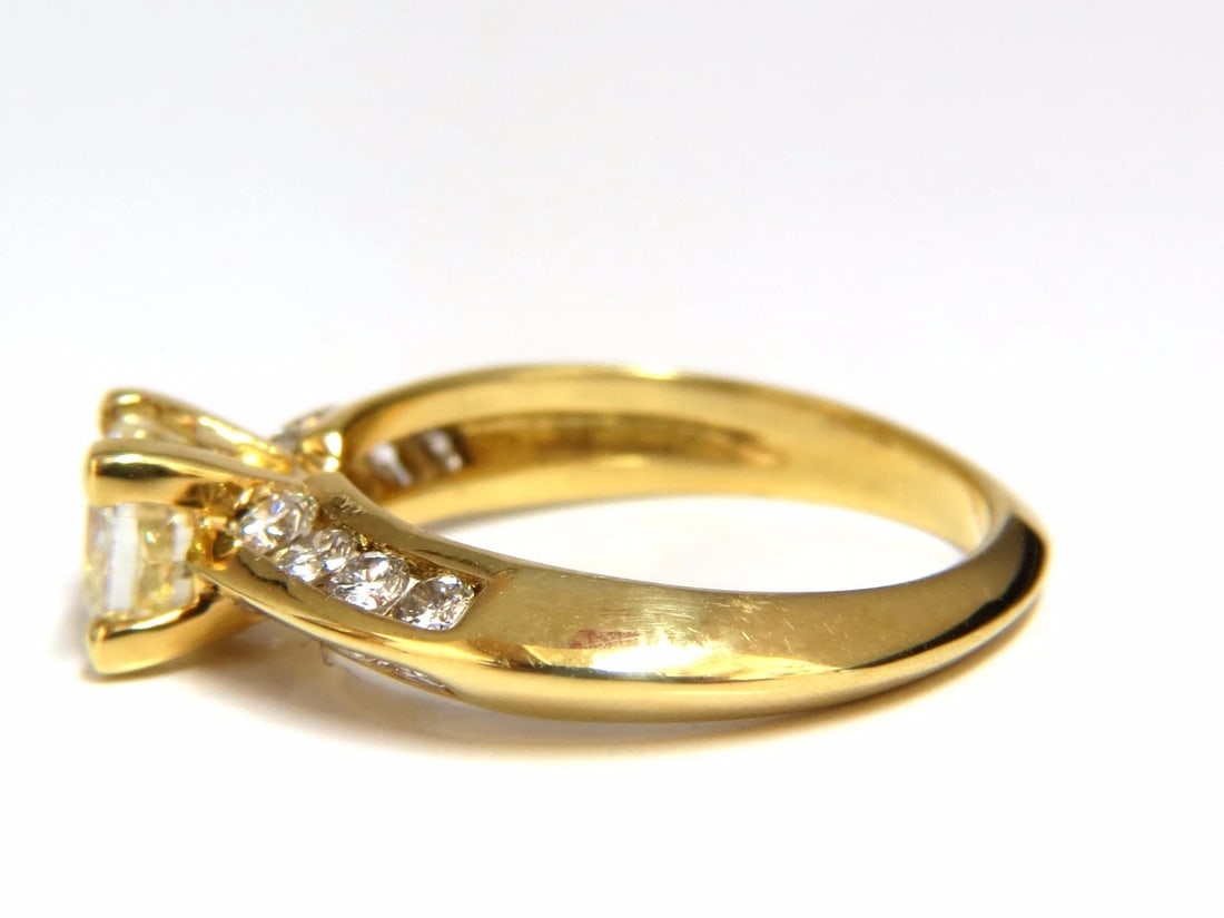 GIA Certified 2.51ct. Fancy Yellow Cushion cut diamond ring 18kt - 2