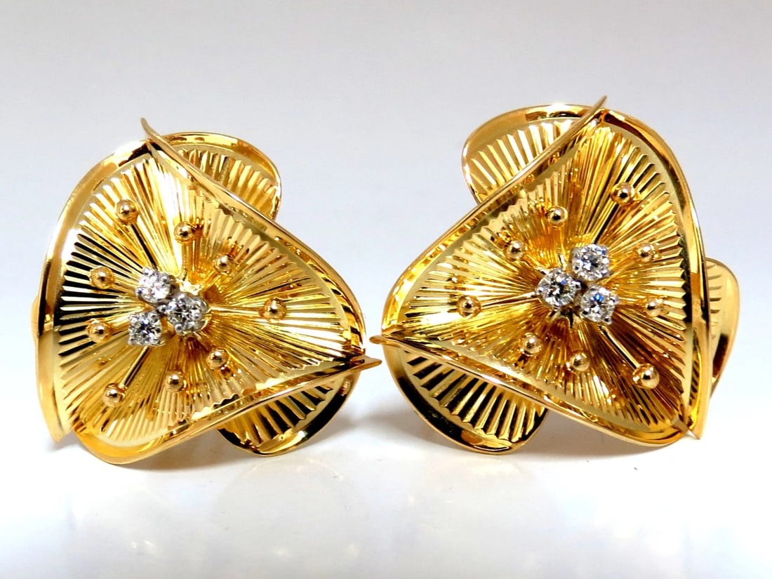 .24Ct Natural Diamonds Triangular Twist Clip Earrings Three Dimensional 14kt: Title: .24Ct Natural Diamonds Triangular Twist Clip Earrings Three Dimensional 14kt Description: Three Dimensional Sunburst Twist Clip Earrings. .24cts of natural round diamonds: G-color, Vs-2 clarity