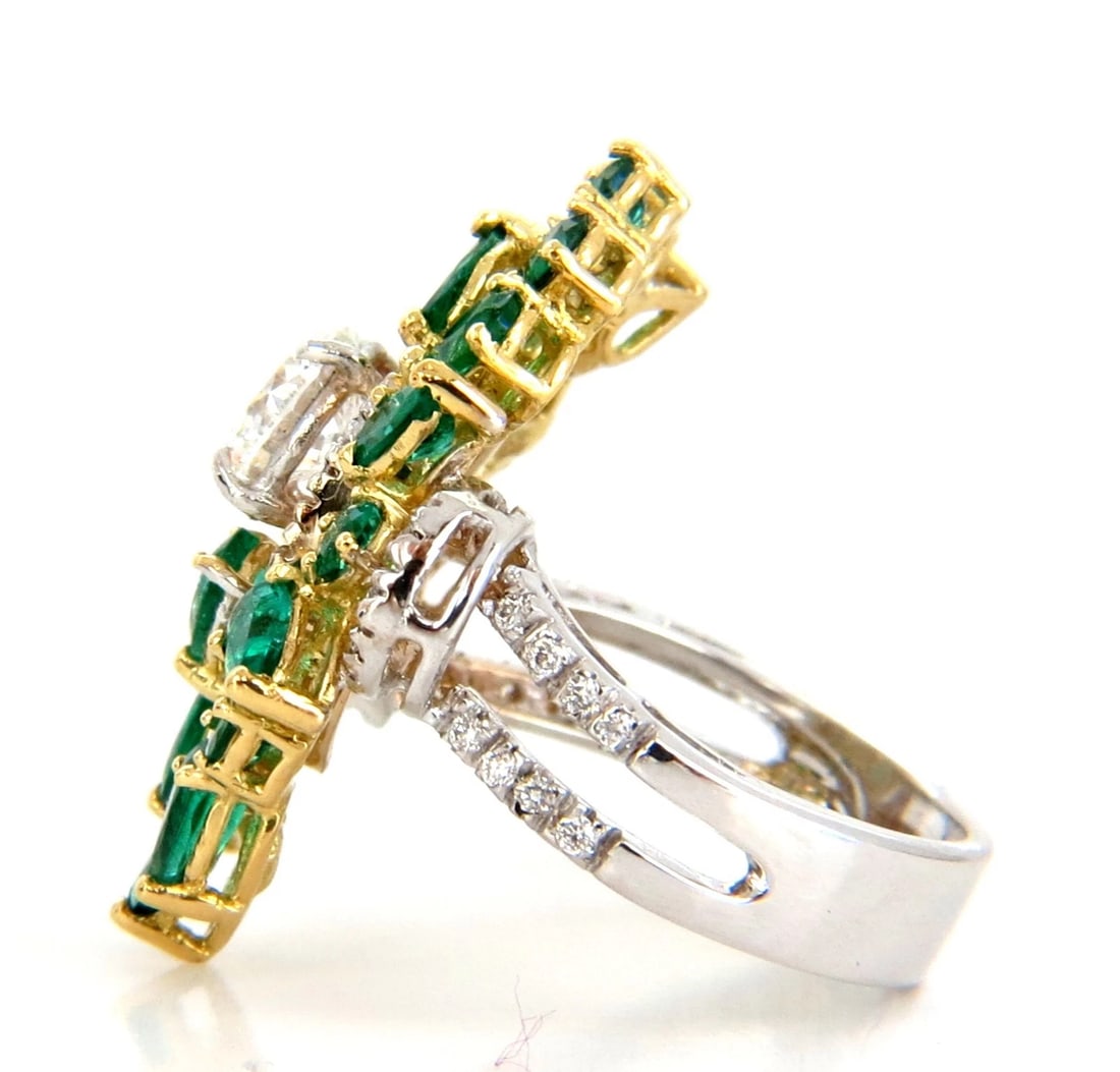 GIA certified 4.06ct. Emerald & Diamonds Cocktail Cluster ring 18kt - 5