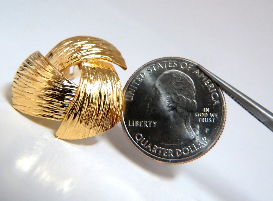 14kt. Three Dimensional Bark Finish Clip earrings - 2