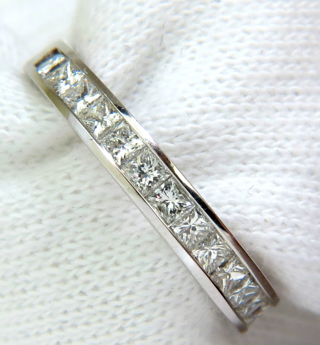 .70CT CLASSIC PRINCESS CUT NATURAL DIAMONDS BAND RING 14KT GOLD: Title: .70CT CLASSIC PRINCESS CUT NATURAL DIAMONDS BAND RING 14KT GOLD Description: MAGNIFICENT JEWELS Modern prime .70ct. Princess cut diamonds band H-color, Vs-2 clarity 14kt. white gold. 2.7 grams