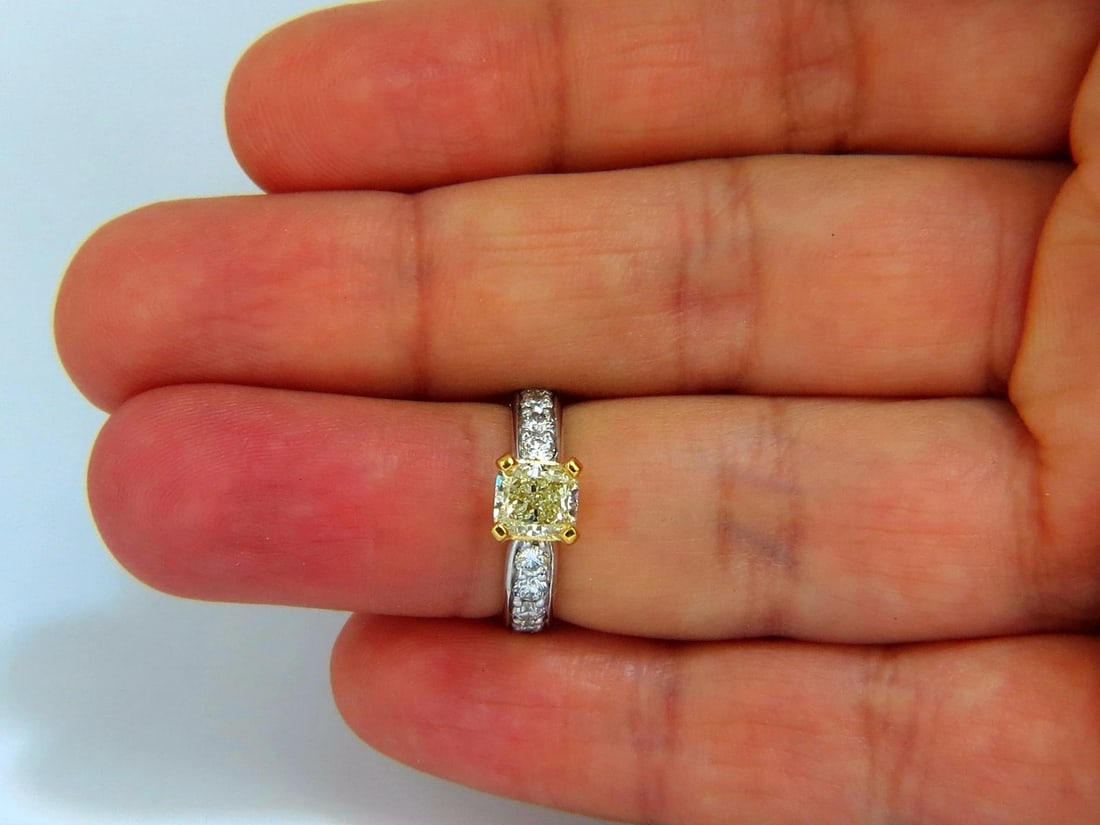 GIA Certified 2.20ct. Cushion cut natural diamond ring Platinum Yellow vvs-2 - 5
